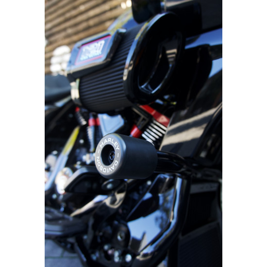 Harley-Davidson CVO Road Glide ST 2025 “Hot Lap” — карбонові деталі та титановий вихлоп Screamin’ Eagle