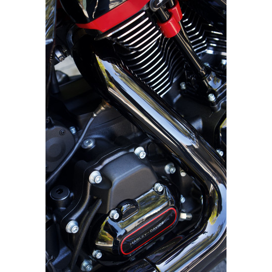 Harley-Davidson CVO Road Glide ST 2025 “Hot Lap” — карбонові деталі та титановий вихлоп Screamin’ Eagle