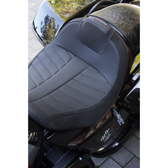 Harley-Davidson CVO Road Glide ST 2025 “Hot Lap” — карбонові деталі та титановий вихлоп Screamin’ Eagle