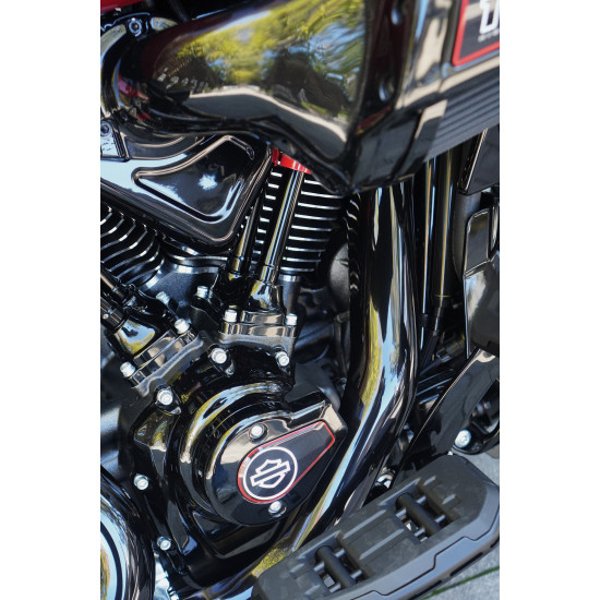 Harley-Davidson CVO Road Glide ST 2025 “Hot Lap” — карбонові деталі та титановий вихлоп Screamin’ Eagle