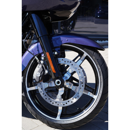 Harley-Davidson Road Glide 2026 — туринговый баггер с обтекателем Sharknose