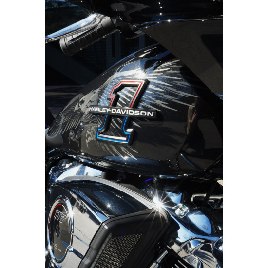 Harley-Davidson Street Glide Liberty Edition 2026 Midnight Ember Chrome Two-Up