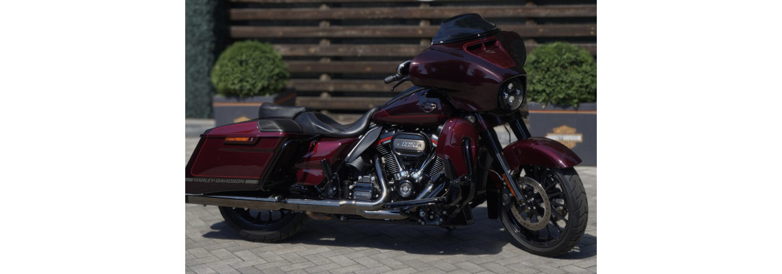 Harley-Davidson CVO Street Glide 2019 — легенда у кольорі Twisted Cherry