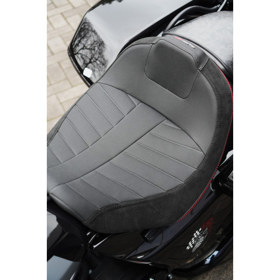 Harley-Davidson CVO Road Glide ST 2025 “Hot Lap” — карбонові деталі та титановий вихлоп Screamin’ Eagle