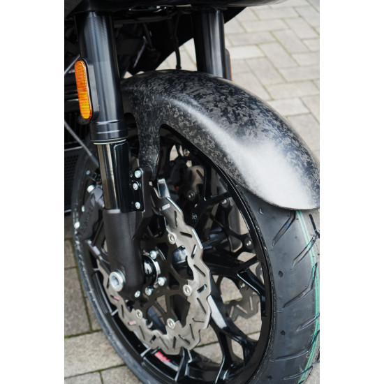 Harley-Davidson CVO Road Glide ST 2025 “Hot Lap” — карбонові деталі та титановий вихлоп Screamin’ Eagle