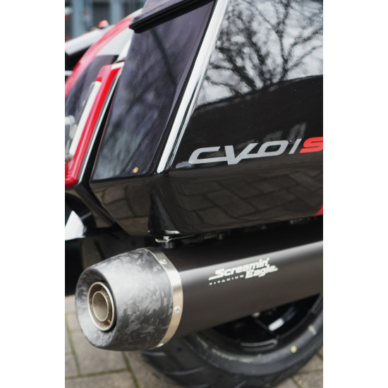 Harley-Davidson CVO Road Glide ST 2025 “Hot Lap” — карбонові деталі та титановий вихлоп Screamin’ Eagle